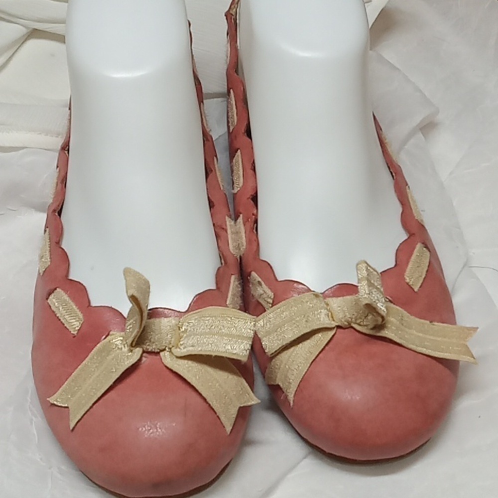 Born pink ballet flats with a bow size 6